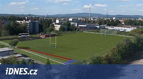 ragbyové hřiště s vyznačenými zónami
