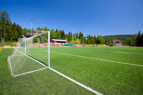 zasněžené fotbalové hřiště Jablonec