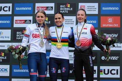 české juniorky na cyklokrosové trati
